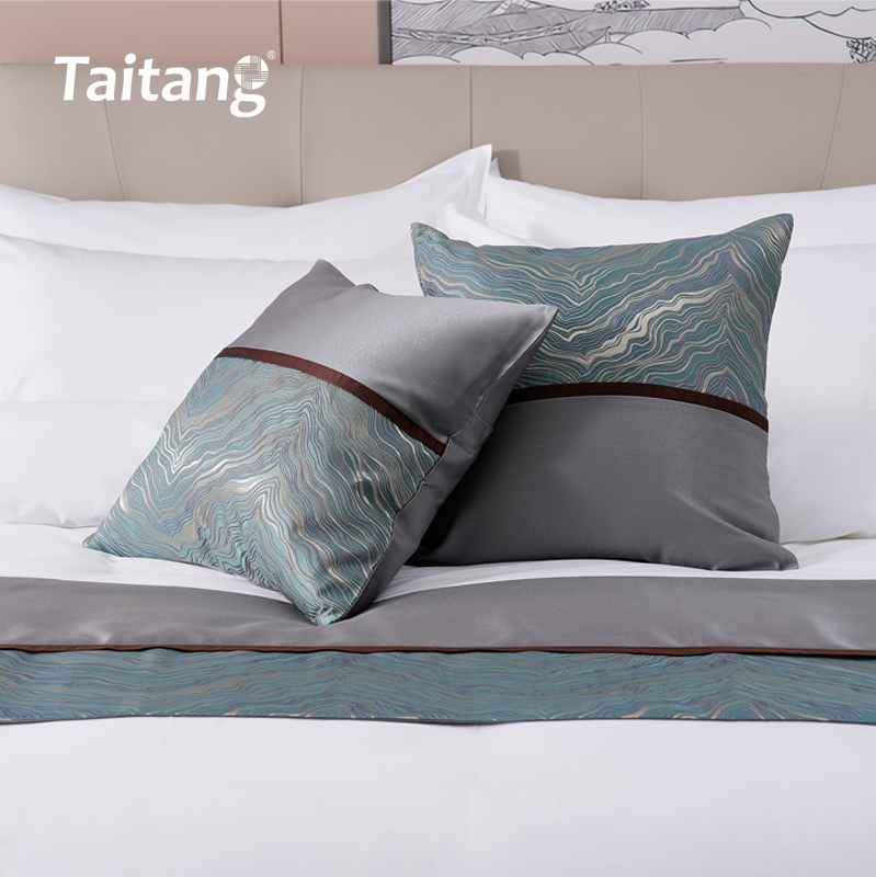 墨绿丝韵-轻奢酒店床旗抱枕套系列